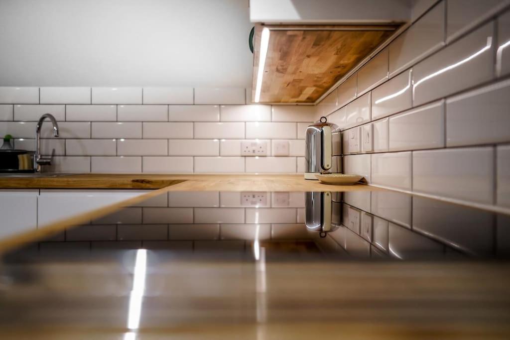 The Loft Apartment @ Lower Coombe Royal 金斯布里奇 外观 照片